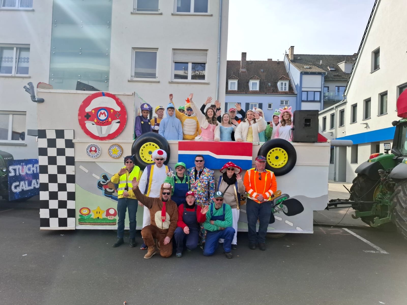 Gruppenfoto der ganzen Mario-Kart-Truppe
